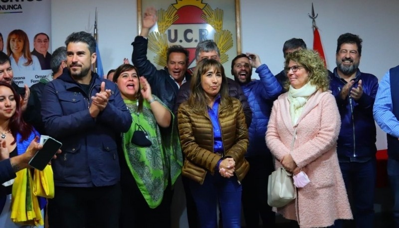 Roxana Reyes festeja en las últimas elecciones legislativas del 2021 (foto archivo)