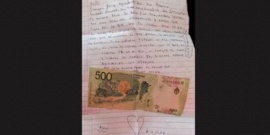 Ayudó a un repartidor para que no le robaran y él le dejó un regalo y una carta en el buzón: “Necesito localizarlo”