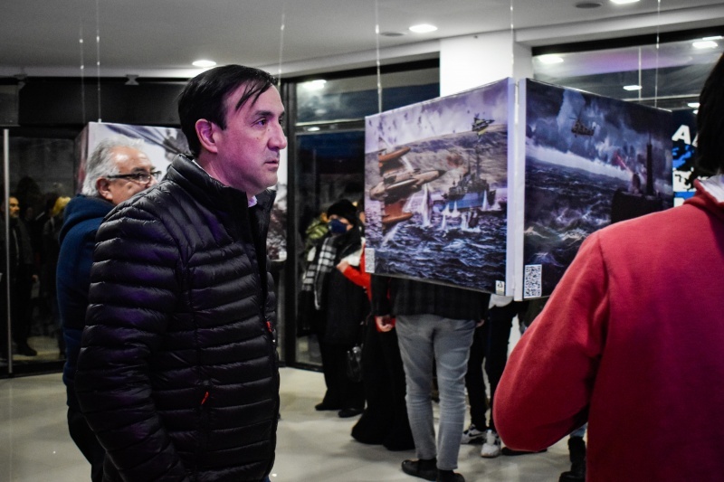 Pablo Grasso en la muestra itinerante.