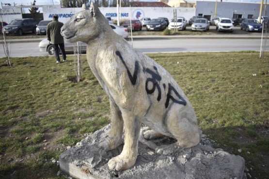 La escultura vandalizada.