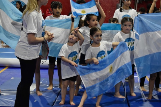 La Gimnasia Artística homenajeó a los Héroes de Malvinas