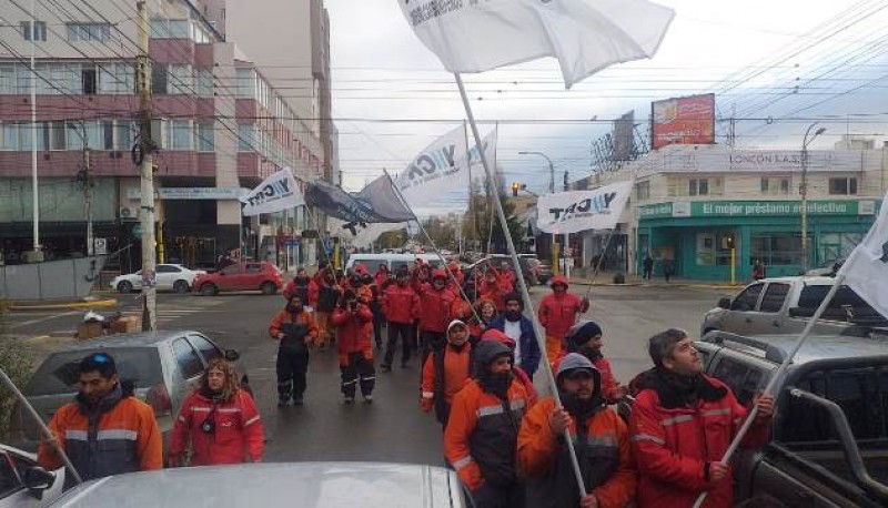 Reclamo de trabajadores de YCRT (Foto C.R.)