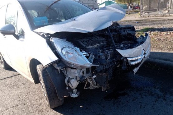 El Citroën tras colisionar (Fotos C. Robledo).