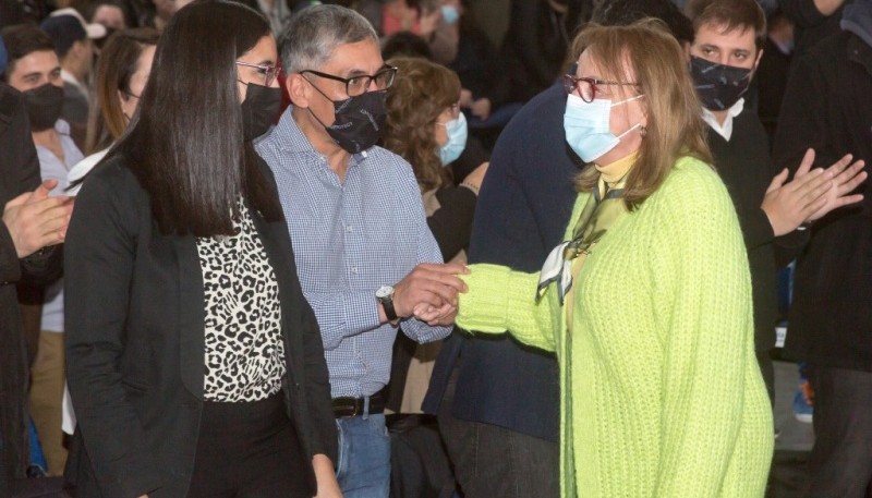 María Grasso, Eloy Echazú y Alicia Kirchner el día de la entrega de viviendas (C.González).