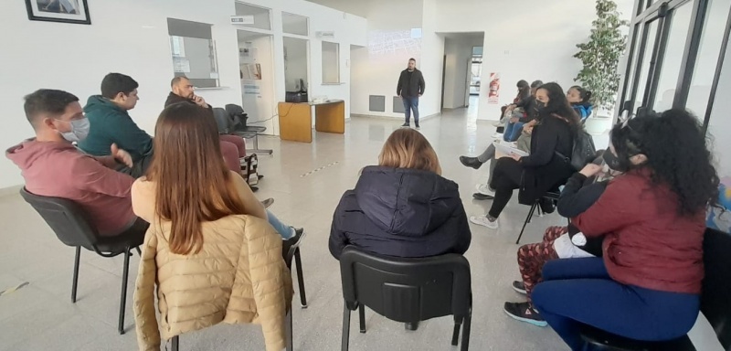 Reunión de la policía con los vecinos. 