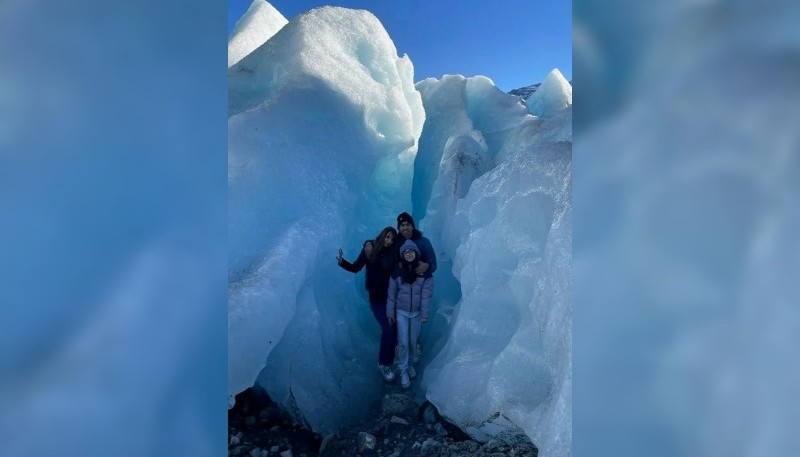 Juan Ramirez junto a su familia en el Glaciar.