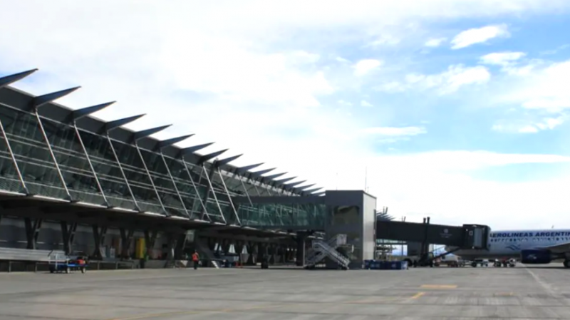 Aeropuerto Internacional Comandante Armando Tola.