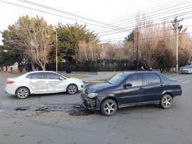 Colisión en una reconocida esquina deja a menores trasladados al nosocomio local