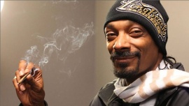 Snoop Dogg subió el sueldo a su enrollador de "porro" debido a la inflación
