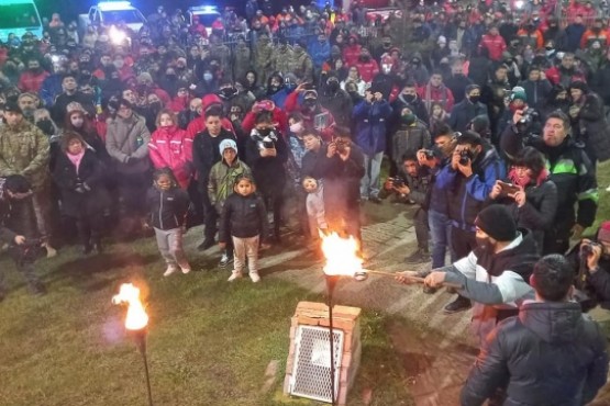 Vigilia y encendido de antorchas por el 14 de junio