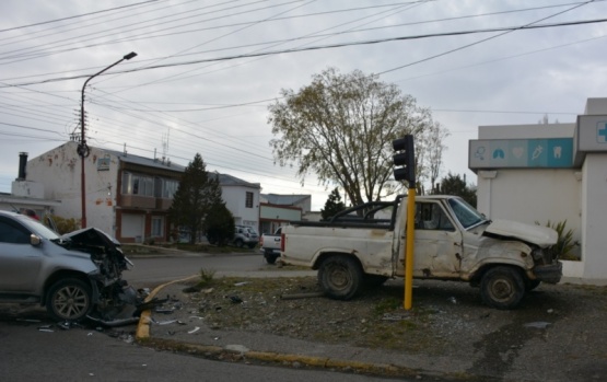 Choque en Río Gallegos: Conductor habría cruzado en rojo
