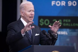 Joe Biden pidió a las petroleras que bajen "ahora mismo" el precio del combustible