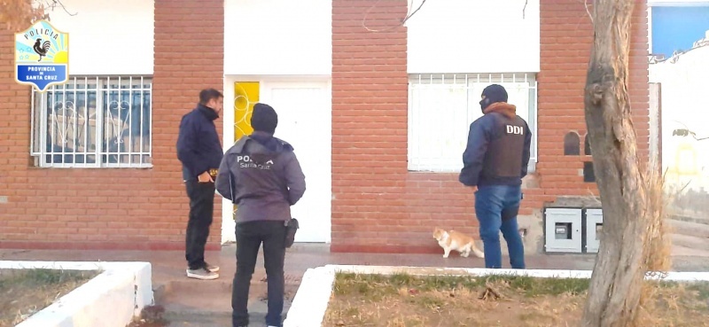  Una de las viviendas allanadas por los policías. 