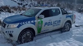 Policías caminaron cinco horas para rescatar a persona aislada por la nieve