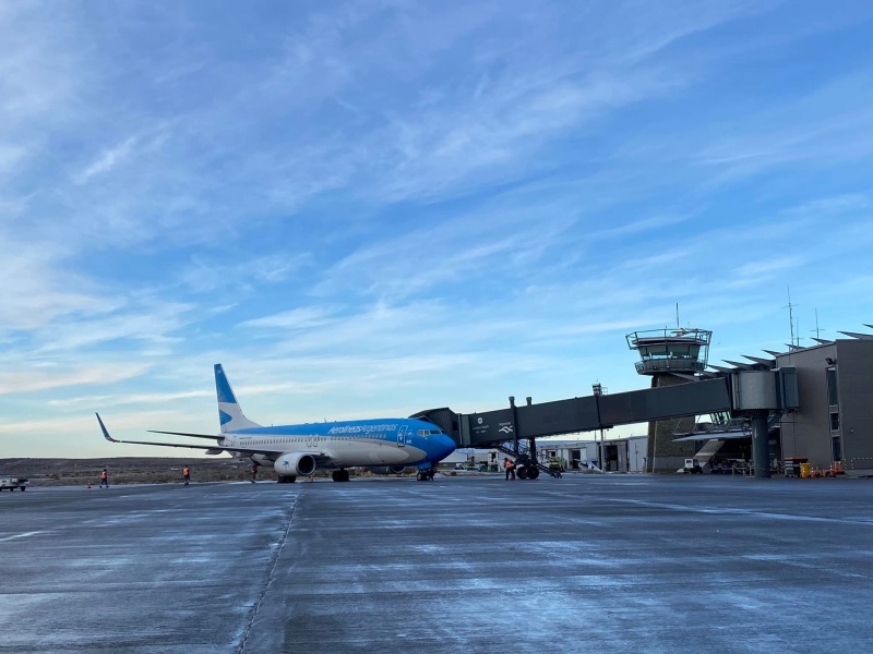 Primer avión con escala internacional. 