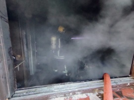 Fuertes imágenes: Se incendió una vivienda en el Barrio 400 departamentos