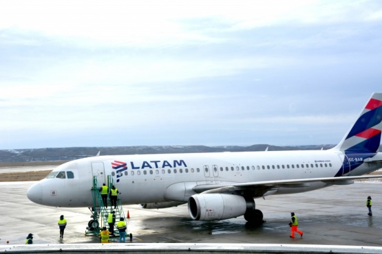 Airbus A320-200 de Latam en Río Gallegos. 