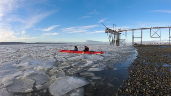 Navegando sobre hielo. (Foto: Asociación I Yenu Jono)