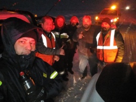 El trabajo nocturno de los viales para mantener las rutas