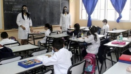 Tras el receso de invierno, varios distritos sumarán una hora de clases más por día