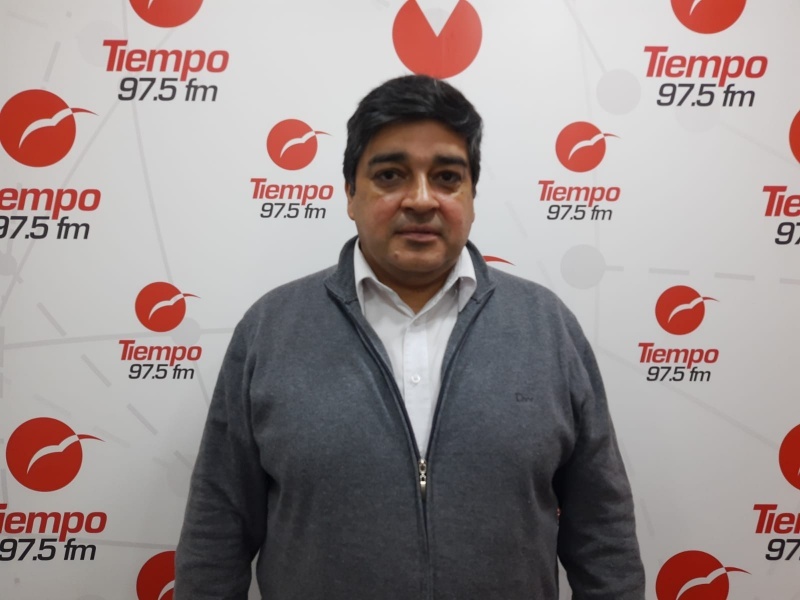 Claudio García en el piso de TiempoFM.