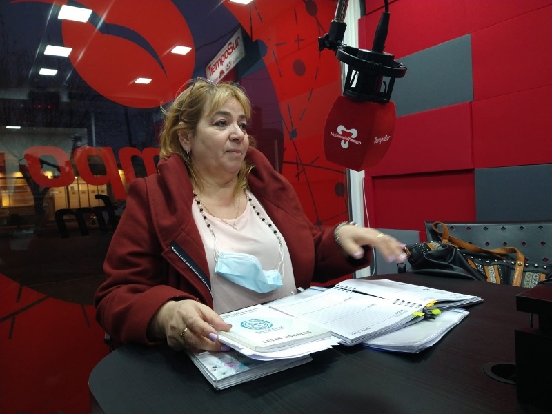 Viviana Carabajal en el piso de TiempoFM.