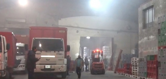 Bomberos sofocaron incendio sobre una distribuidora