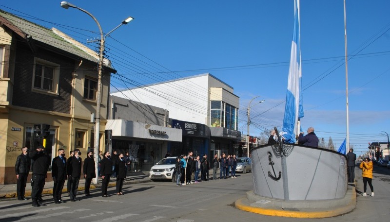 Se realizó el trigésimo tercer izamiento dominical del año, una tradición que lleva siete décadas en nuestra ciudad.