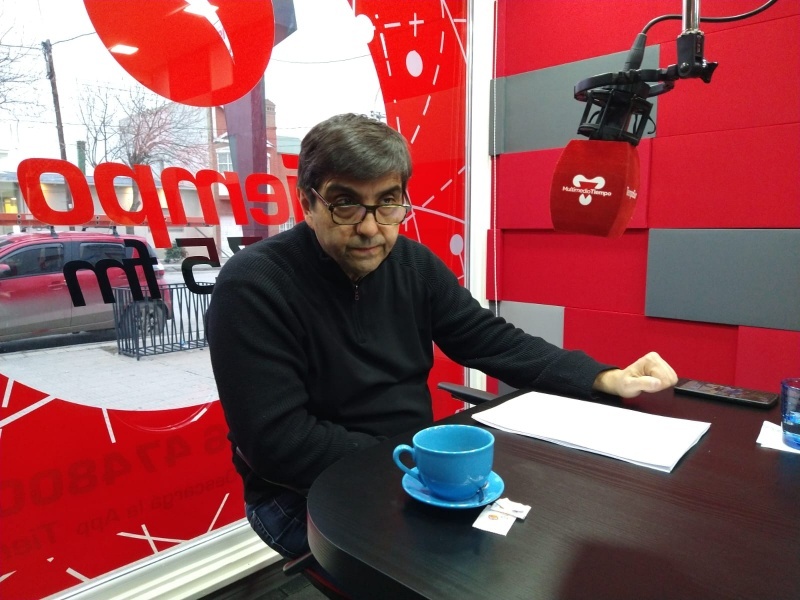 Juan Regalado en el piso de TiempoFM.