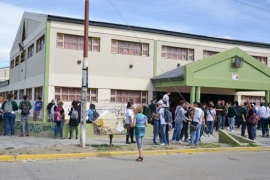 Joven fue asaltado a la salida del colegio