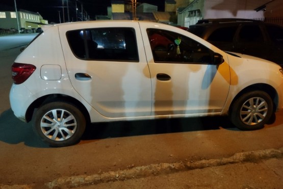 Dueño recuperó las tazas de auto que le habían robado  