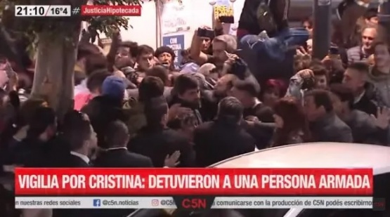 Detuvieron a una persona armada a metros de la casa de Cristina Fernández