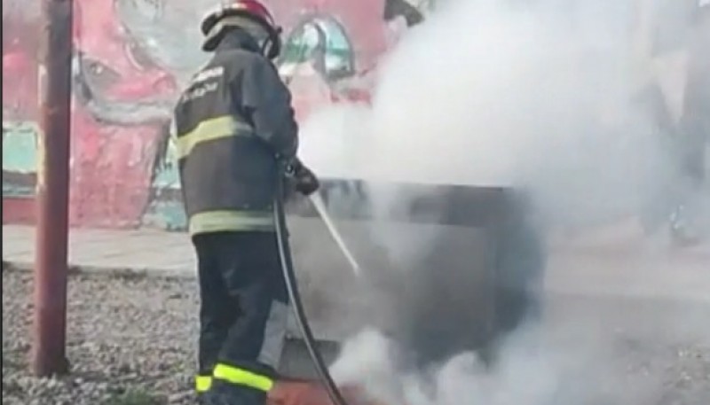 Menores provocaron el incendio de un cesto 