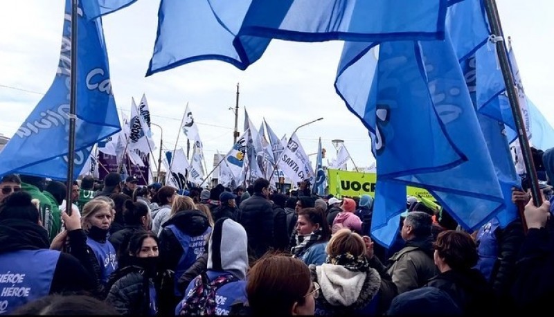 Caleta Olivia se manifestó en defensa de la democracia  