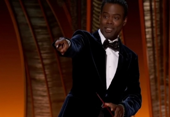 A Chris Rock le ofrecieron conducir los premios Oscar 2023 y así respondió