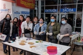 UNPA-UARG: Realizaron una olla popular en reclamo de un "servicio de comidas" para estudiantes