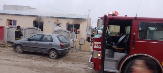 Cortocircuito provocó un incendio en una casa