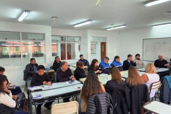 Seguridad se reunió con docentes en Caleta Olivia