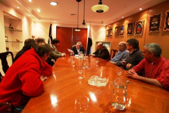 La reunión de Peralta con los demás partidos políticos en 2013.