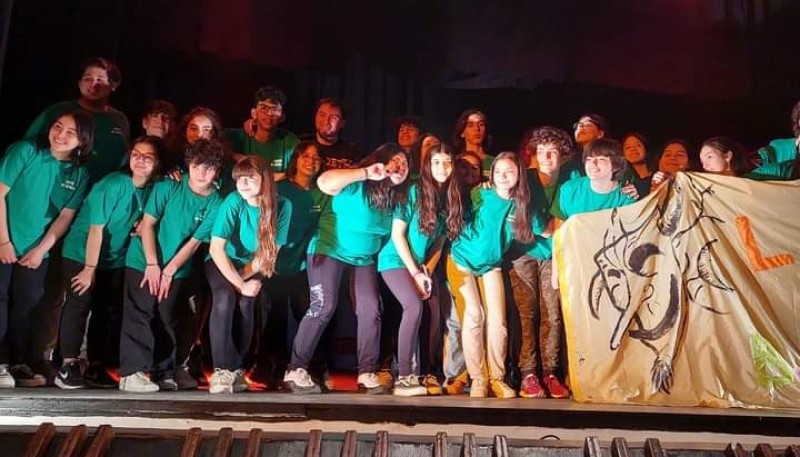 Grupo de teatro adolescente 