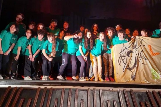 Grupo de teatro adolescente 