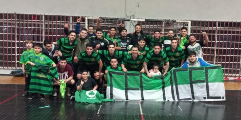 Parte del elenco de Celtic, campeón de la Primer B del Futsal de la Liga Sur. 