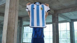 Primero las figuritas y ahora faltan camisetas de la Selección Argentina