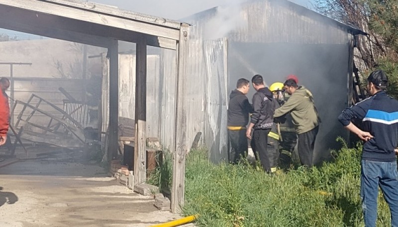 Importantes daños en un galpón tras incendio 