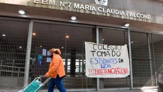 El gobierno porteño advirtió que los alumnos que toman las escuelas quedarán libres si no recuperan los días de clase