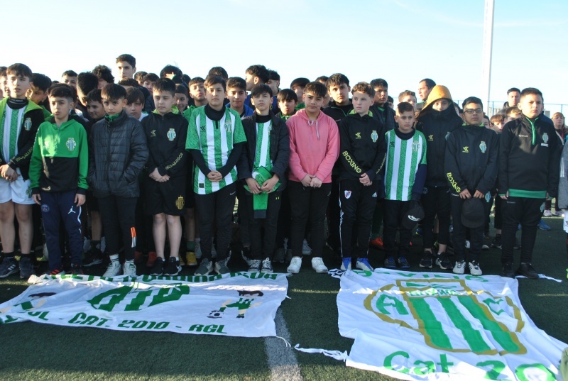 El presidente de la Liga, Adolfo Cader, al hacer mención al inicio de esta nueva edición del torneo.