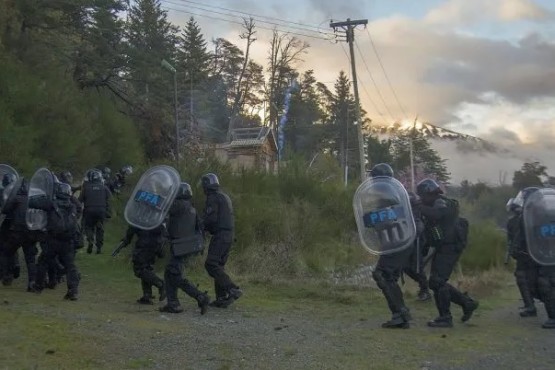 Las Fuerzas de Seguridad desalojaron a la comunidad mapuche de Villa  Macardi-