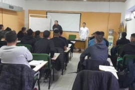 Municipio brindó charla a los cadetes de policía