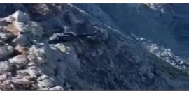 Piloto salva su vida de suerte tras que su helicóptero chocara contra una montaña