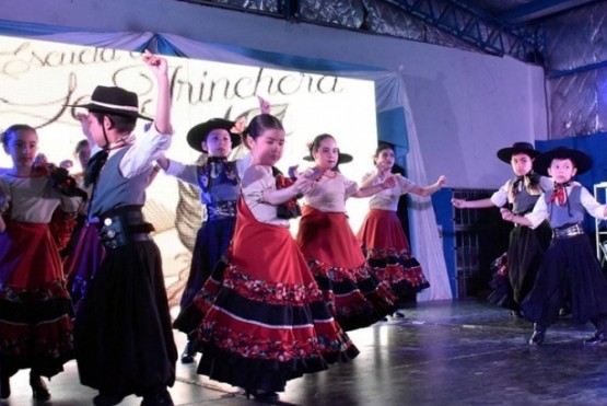 En el Centro Chileno se reunieron todos los ballets, artistas y escuelas de danzas folclóricas para cerrar este ciclo.